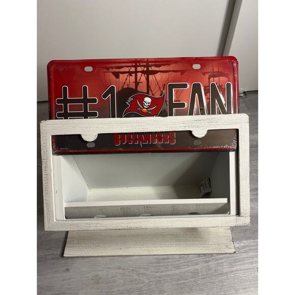 Wooden removable bucs tag plate bird feeder - Picture 10 of 12